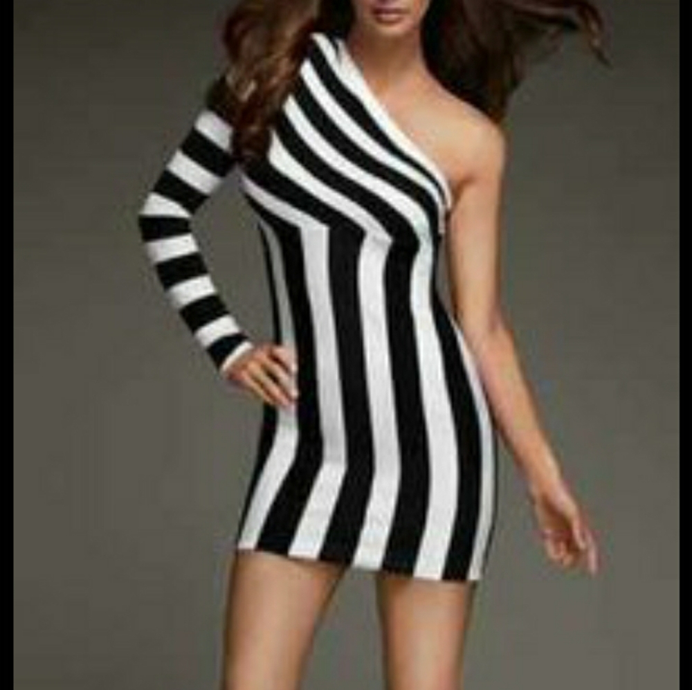 **Kardashian kollection**  Ladies XL black and white One Shoulder Dress